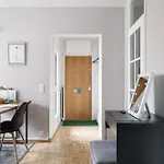 아파트 Bright Downtown At Great Location *