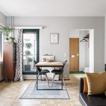 아파트 Bright Downtown At Great Location