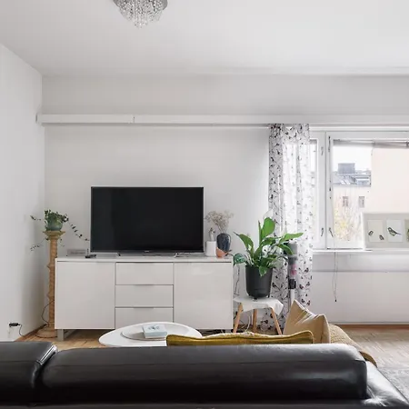 Bright Downtown At Great Location *