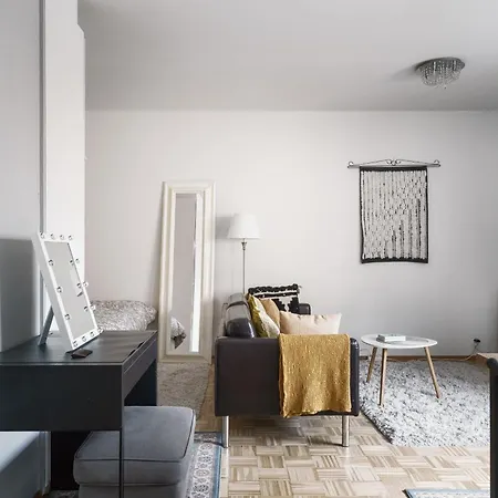 아파트 Bright Downtown At Great Location *